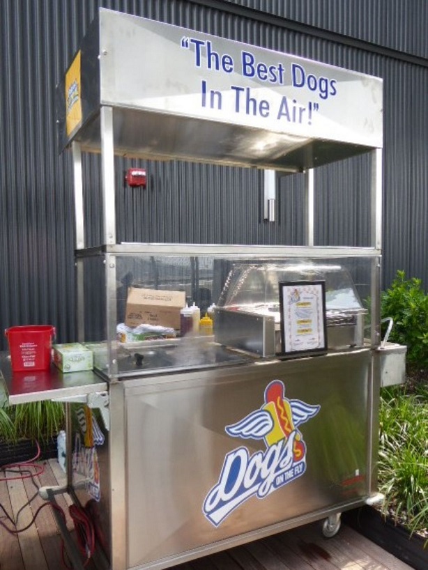 635713469541341928-Hot-dog-stand-cart-at-JetBlue-T5-Rooftop